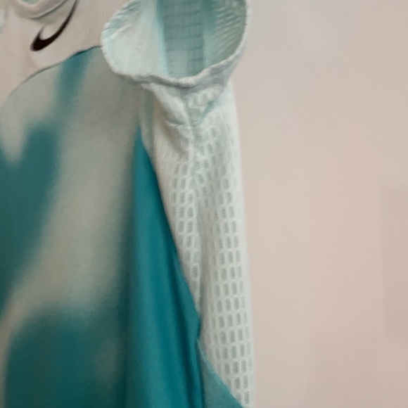 Nike Dry Fit shirt - Picture 7 of 8